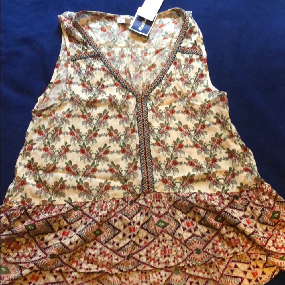 Flowy tank